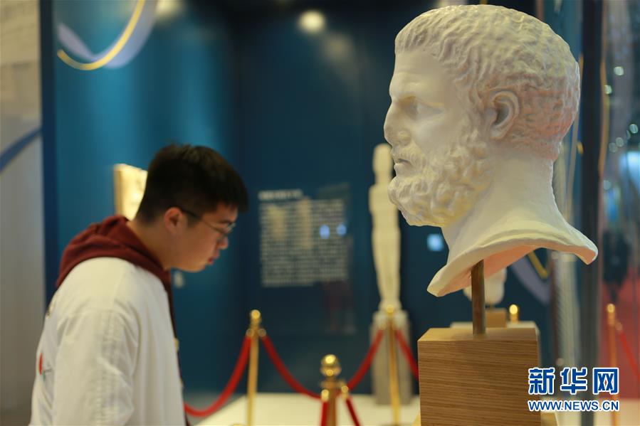 (新华全媒头条·图文互动)(8)大江奔腾势如虹——习近平主席出席第二届中国国际进口博览会纪实