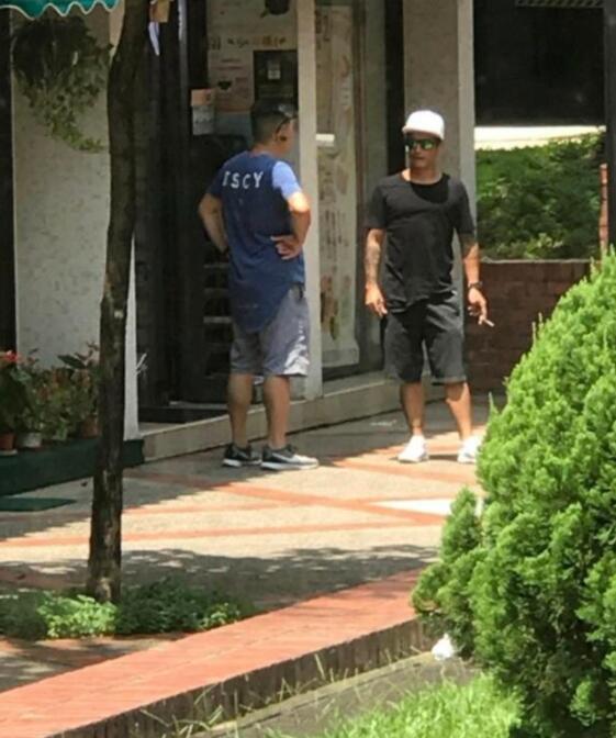 姐弟情深！张柏芝与闺蜜聚餐做头发，弟弟张豪龙连日护驾