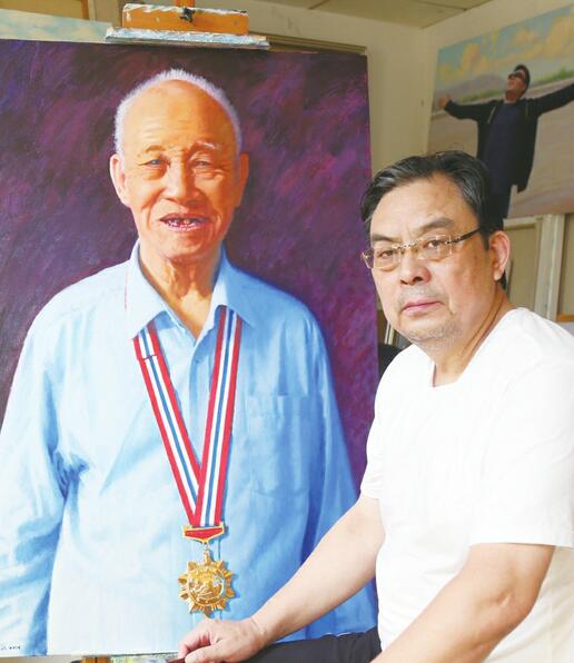 用好作品传递榜样的力量 他为全国道德模范作画