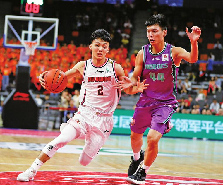 客场不敌卫冕冠军 连败反而拼出信心 山东男篮:偏向虎山行
