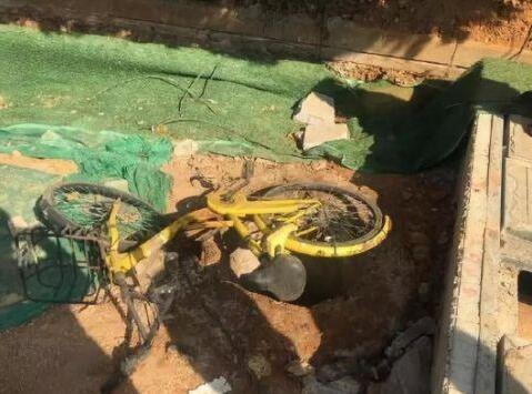 没有井盖！湖北武汉男童掉下工地井坑死亡：事发当晚井坑仍无井盖