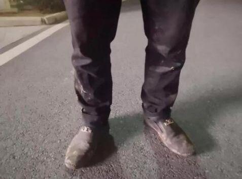 没有井盖！湖北武汉男童掉下工地井坑死亡：事发当晚井坑仍无井盖