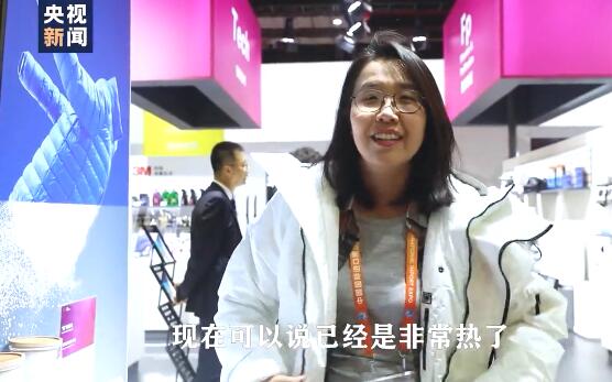 进博会Vlog丨跑得快的高跟鞋 塑料做的保暖衣……央视记者带你探寻进博会之最