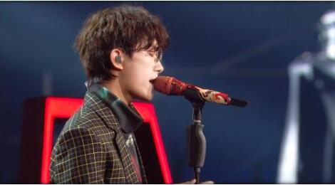 粉丝炸了！易烊千玺