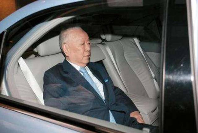 嫁给爱情的样子：千亿富豪许世勋对老年痴呆妻子不离不弃