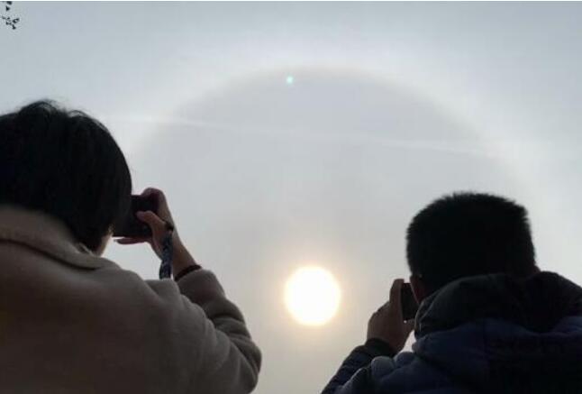 北京出现日晕景观 谚语说“日晕三更雨，月晕午时风”