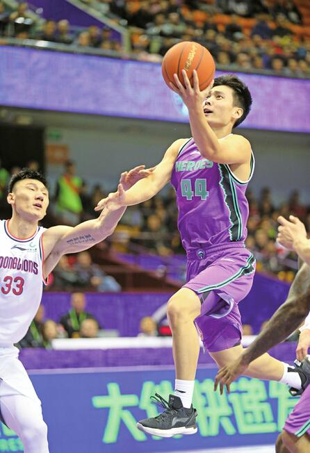 昨晚,山东球迷记住了陈培东!山东男篮上演大逆转 主场1分险胜广州队