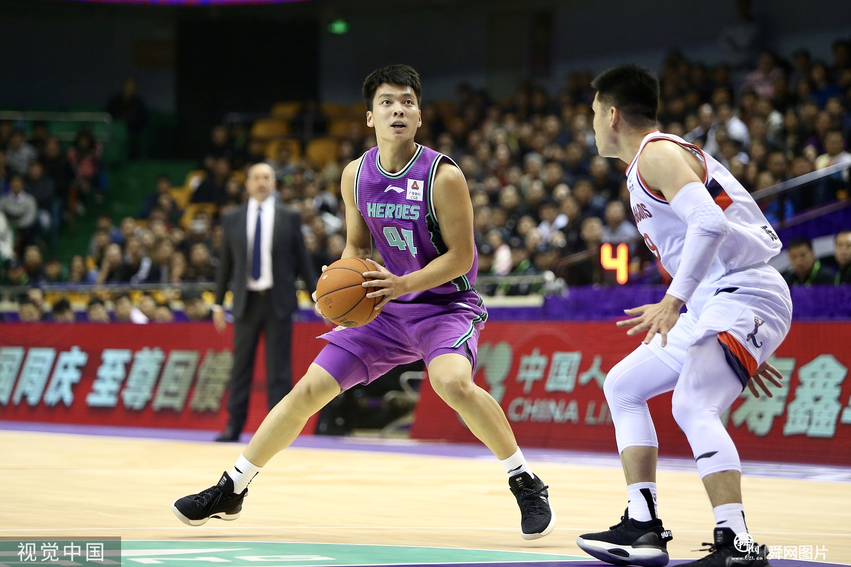昨晚山东球迷记住了陈培东山东男篮上演大逆转主场1分险胜广州队