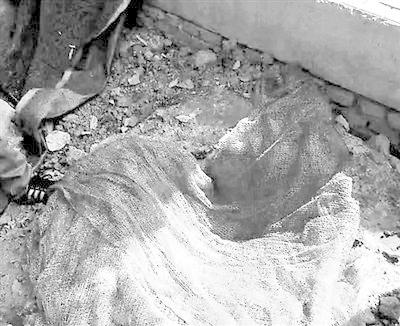 武汉男童绿化带中玩耍坠井遇难 家属回忆事发经过