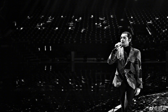 太难了！马思纯调侃留守儿童胡歌，网友：小马太狠了