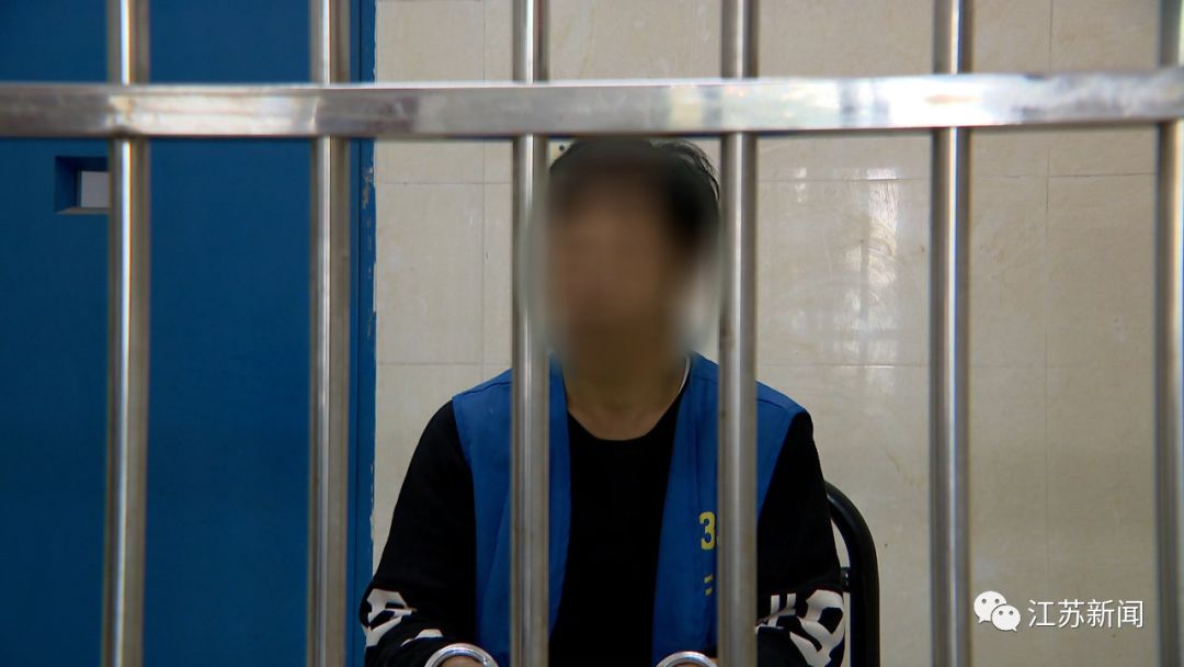 大反转！没钱打胎女友要分手 男子迁怒室友猛砸 28 锤