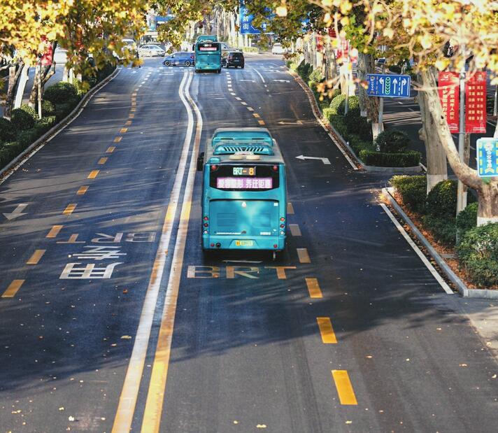 新井盖告别异响、斑马线雨后不再异滑……“黑科技”加持，历山路变脸了
