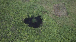 太神奇了！广西新发现一处世界级天坑群 由19个天坑组成