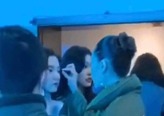宋祖儿被摘假睫毛什么情况？终于真相了，原来是这样！