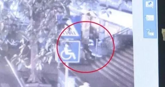 监控曝光！南宁一老人在超市门口上吊身亡，到底发生了什么？