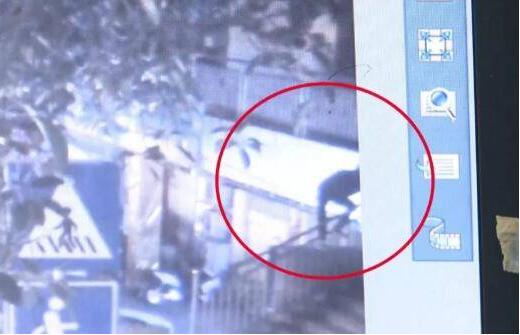 吓人！南宁老人超市上吊 监控画面还原事件的经过