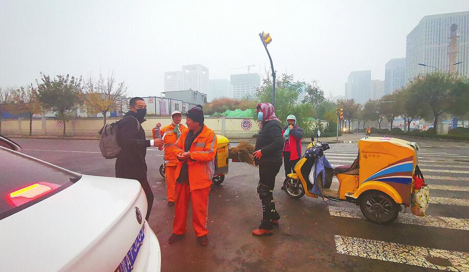 [温暖泉城]化身送餐小哥奉献爱心 “清风”给济南环卫工人送早餐