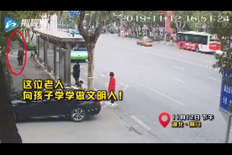 太气人!男童劝老人反被打怎么回事?终于真相了,原来是这样!