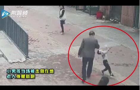 男童劝老人反被打 68岁逃票老人该向4岁男童学文明做人