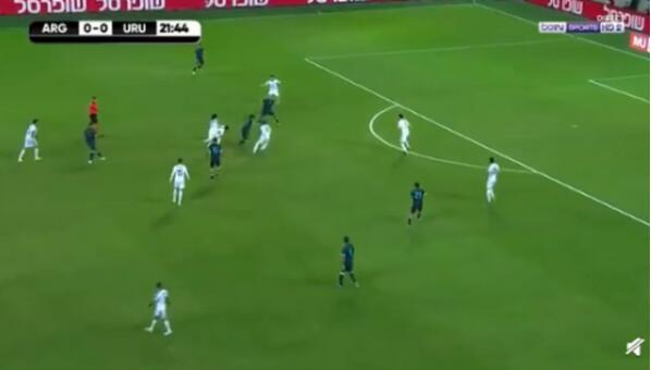 梅西再现1V5神奇操作！倒在地上也能过人，网友：带球第一人