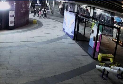 90后健身女教练半夜痛哭 1个人的悲伤变成11个人悲剧