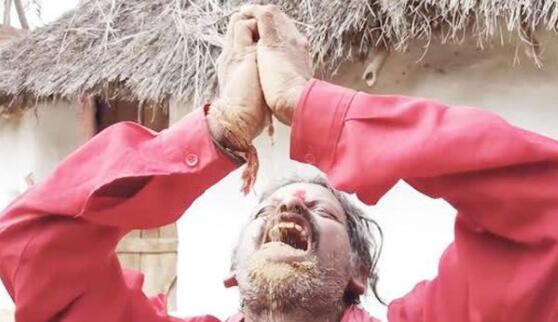 惊呆！男子沉迷吃土20年是怎么回事?终于真相了,原来是这样！