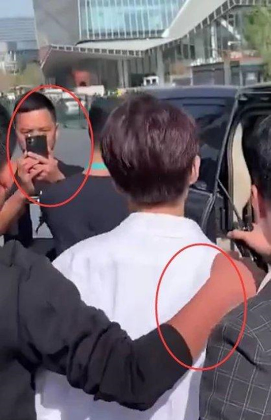 细思极恐!王俊凯被黄牛搂肩怎么回事?终于真相了,原来是这样!