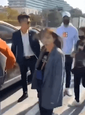 细思极恐!王俊凯被黄牛搂肩怎么回事?终于真相了,原来是这样!