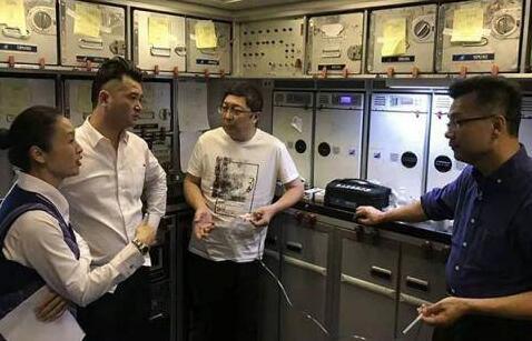 “用嘴吸出病人尿液”医生自制装置用嘴吸尿救人：职责所在