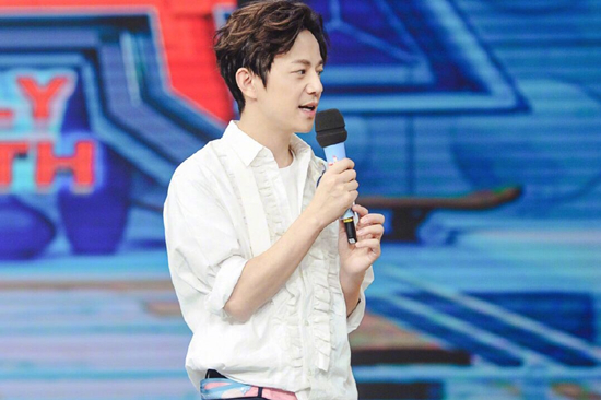 Papi酱吐槽何炅不睡觉，何炅这样回应 网友：我是猪