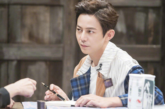 Papi酱吐槽何炅不睡觉，何炅这样回应 网友：我是猪