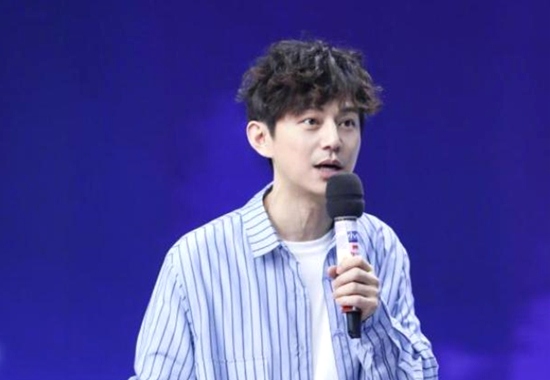 Papi酱吐槽何炅不睡觉，何炅这样回应 网友：我是猪