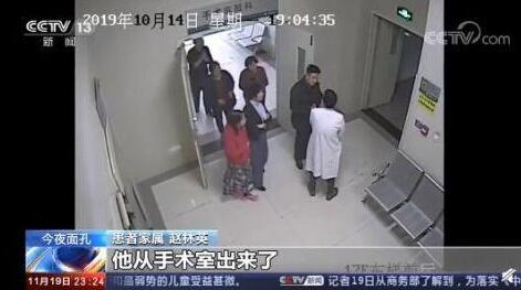 医者大爱!至少我还能救你!医生看过父亲最后一眼重返手术台