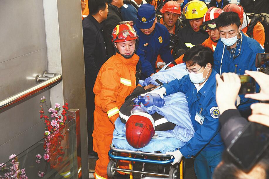 升井!归来!山东能源肥矿集团梁宝寺煤矿事故被困人员全部获救