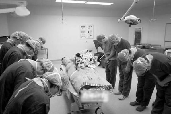 泪奔！2岁男孩捐献器官连救4人，心脏恢复跳动时妈妈说“他又活了”