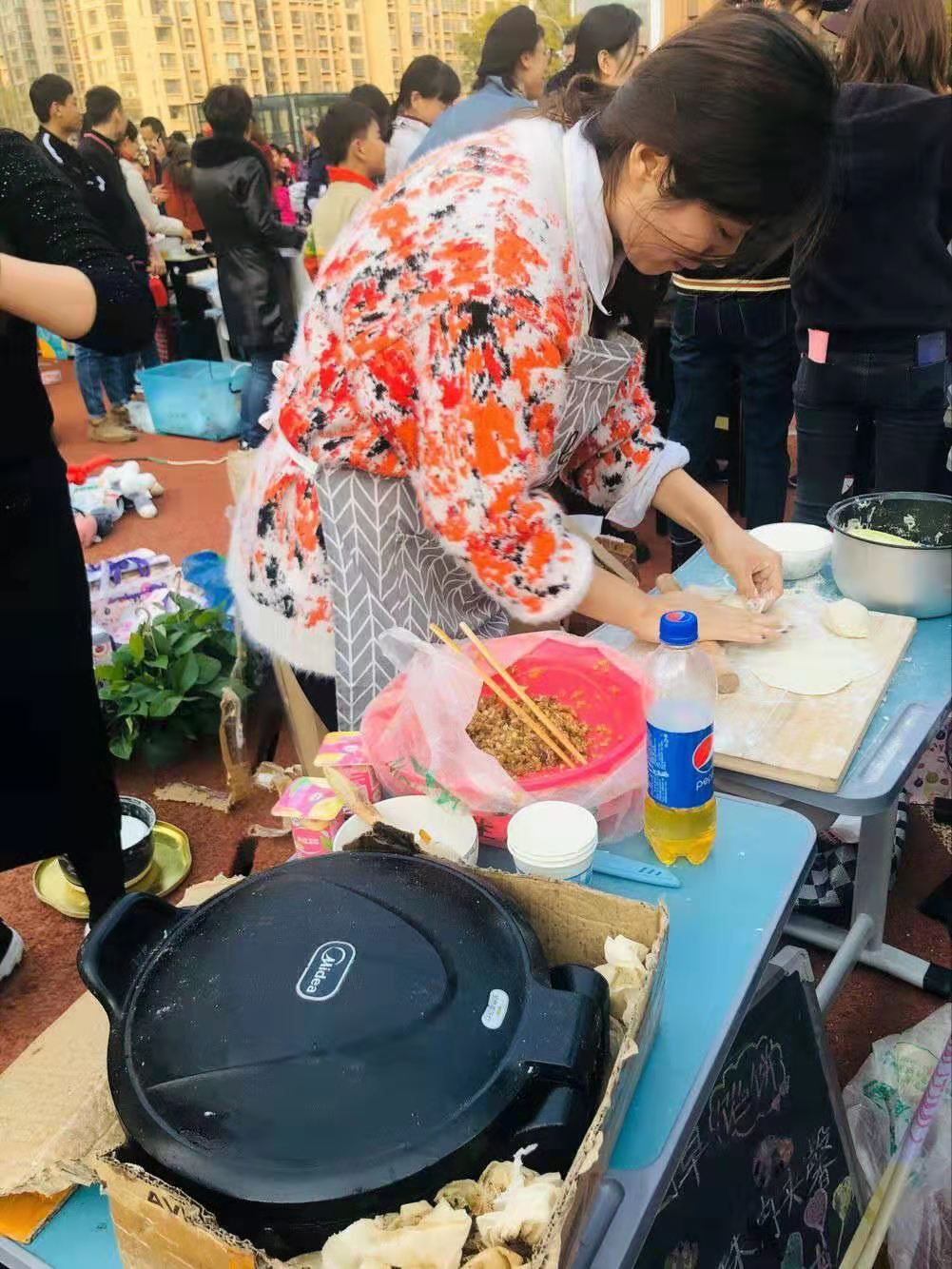 以情化雪用爱给湘西孩子一个温暖的冬天——东城逸家小学爱心义卖活动
