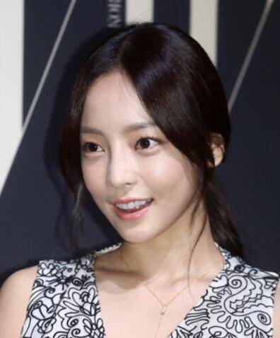 突发！29岁韩国歌手具荷拉家中死亡 曾因雪莉去世痛苦！ 