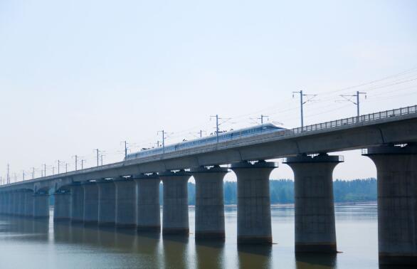 小康路、幸福路、开创路，鲁南高铁开通意味着什么?带来了什么?