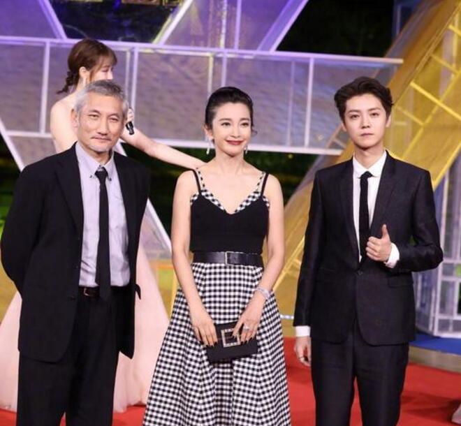 太意外了！鹿晗加盟冰冰公司 网友：此冰冰非彼冰冰