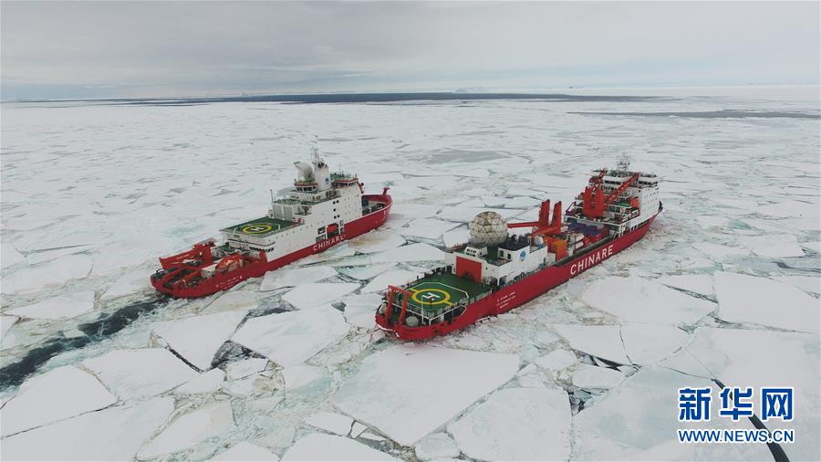 中国造破冰船首航南极破冰记:这样为