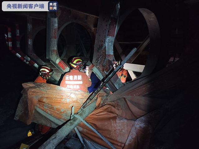 云南临沧一在建隧道发生突泥涌水事故 12人被困