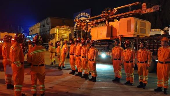 云南临沧一在建隧道发生突泥涌水事故 12人被困