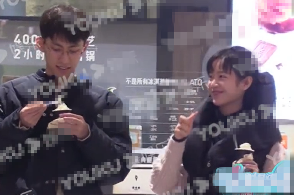 李庚希和男性朋友逛街时抽烟乱丢烟头，网友：宋倩来管管 