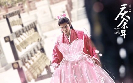 刘昊然为张若昀P公主粉裙宣传新剧 张若昀：我不要面子啊