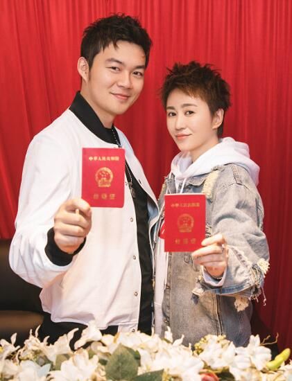 大喜讯！马丽发文正式宣布怀孕 沈腾送祝福 马丽：号被盗了吗？