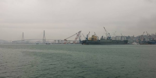 山东省代表团访问韩国，乘船考察釜山港
