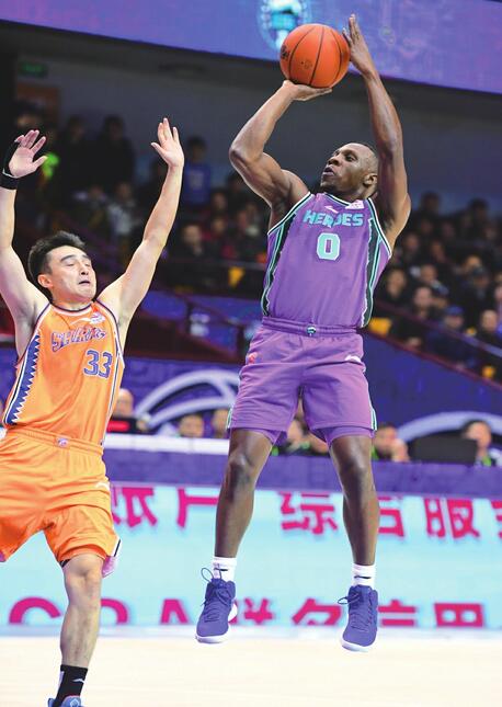 主场大胜上海队34分山东男篮止住颓势 大鲨鱼,谢谢侬!