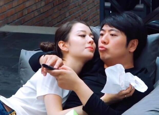 吉娜18岁采访视频曝光, 婴儿肥明显五官精致有些撞脸郎朗