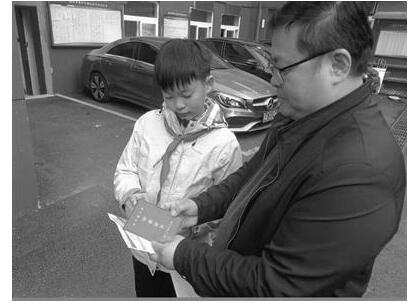 人生开挂！11岁少年大学毕业 还记得雪天裸跑弟吗？