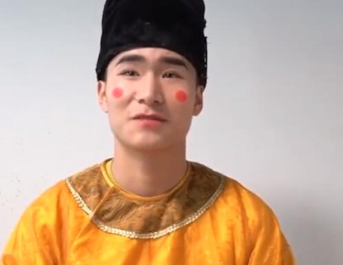 敲可爱!西安男版不倒翁很独孤 